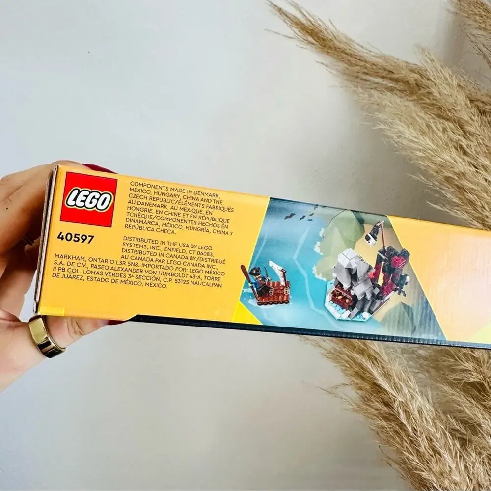 NEW LEGO Creator 40597 Scary Pirate Island 214 Piece Halloween Building Set Kit - Picture 4 of 11